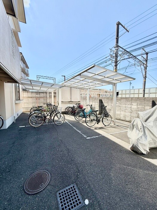 物件外観写真4　(駐輪場)