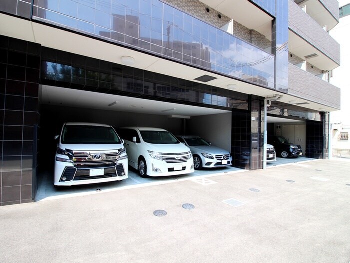 物件外観写真5　(駐車場)