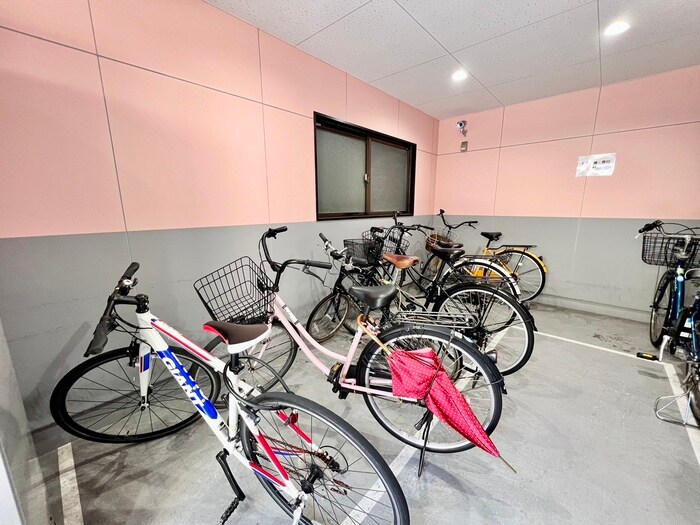 物件外観写真3　(駐輪場)