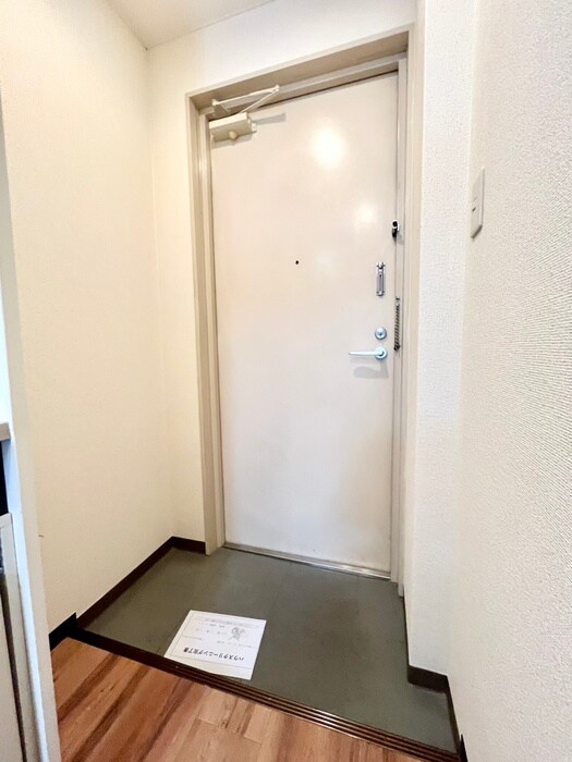 物件内観写真17　(玄関)
