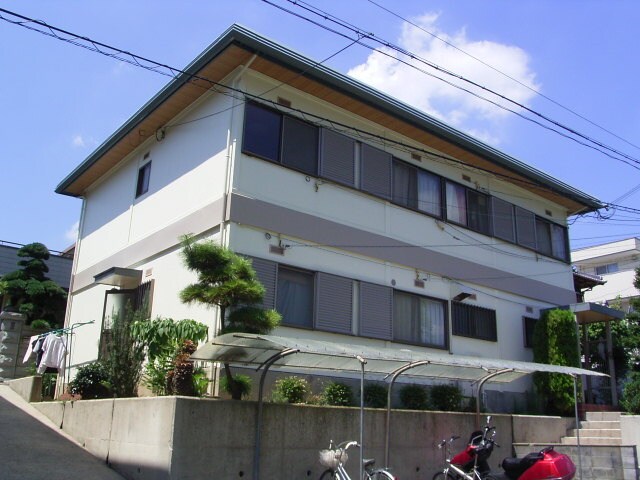 物件外観写真1　(エントランス部分)