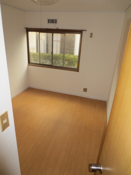 物件内観写真4　(居室)