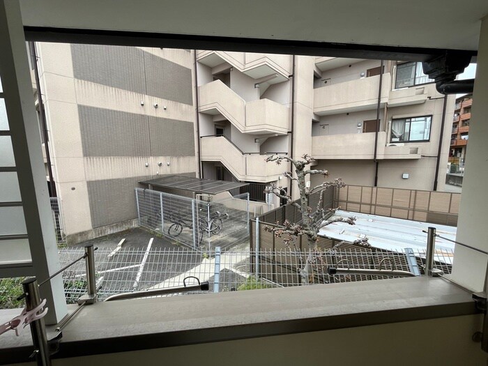 物件内観写真21　(室内からの展望)