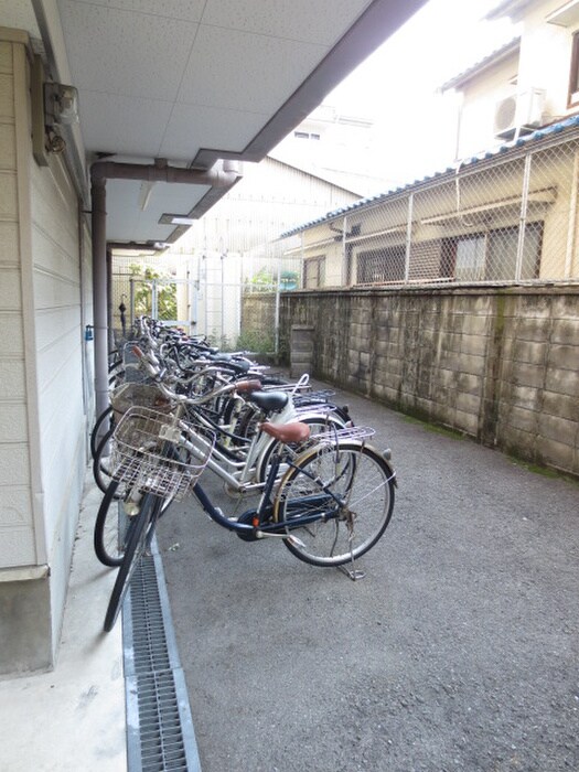 物件外観写真4　(駐輪場)