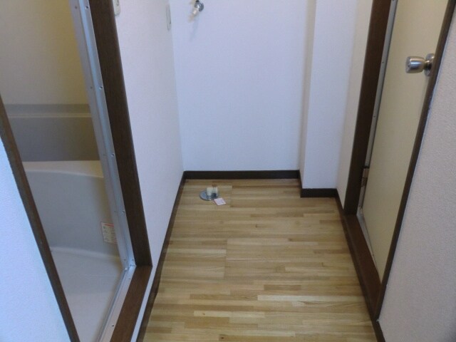 物件内観写真13　(洗濯機置場)