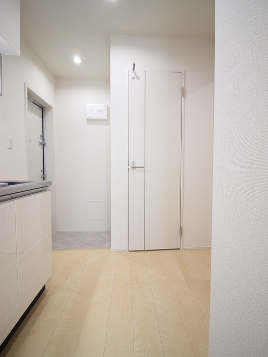 物件内観写真14　(廊下)