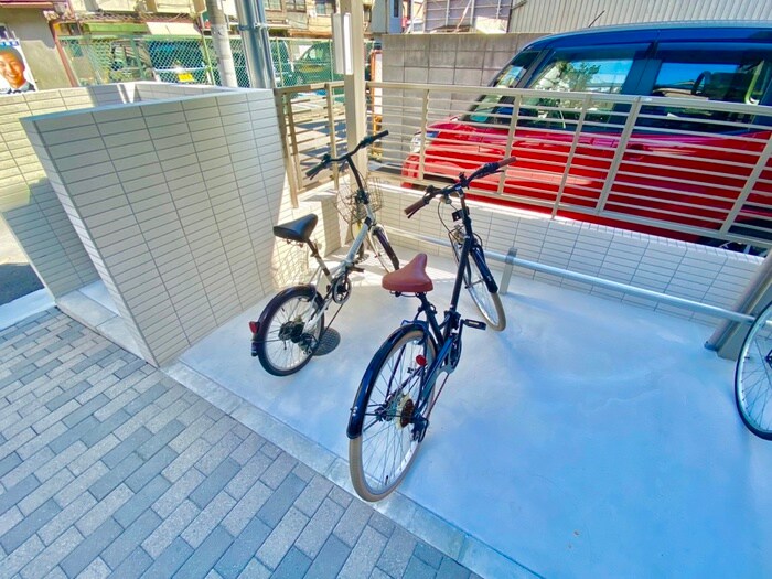 物件外観写真4　(駐輪場)