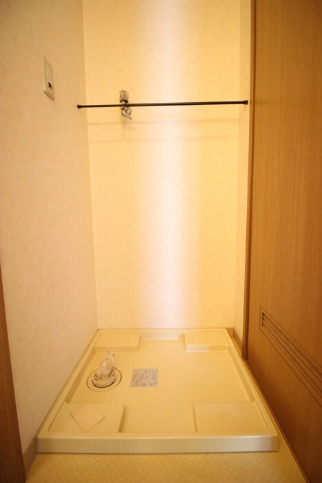 物件内観写真14　(洗濯機置場)