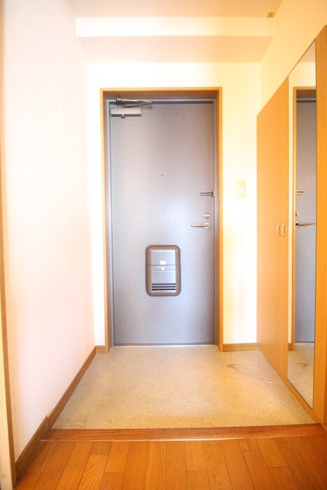 物件内観写真16　(玄関)