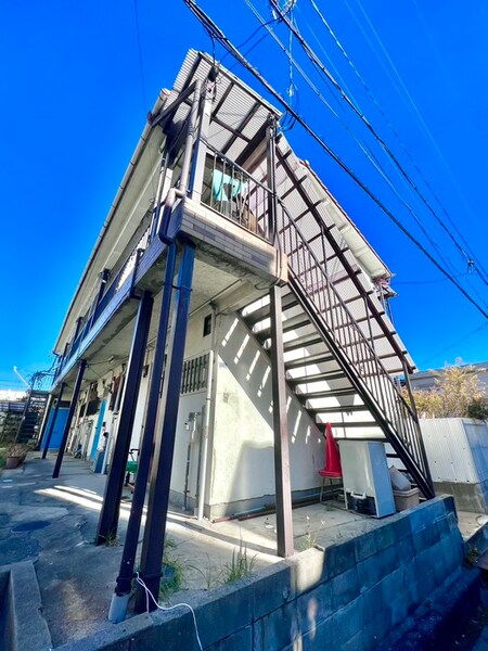 パインハイツ（東棟）外観写真