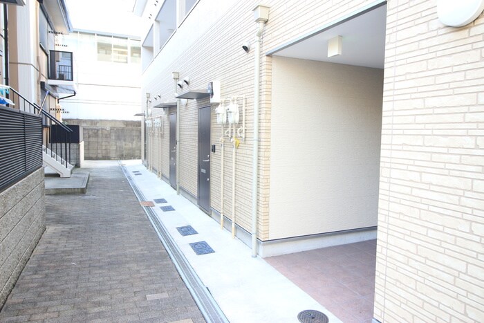 物件外観写真4　(エントランス部分)