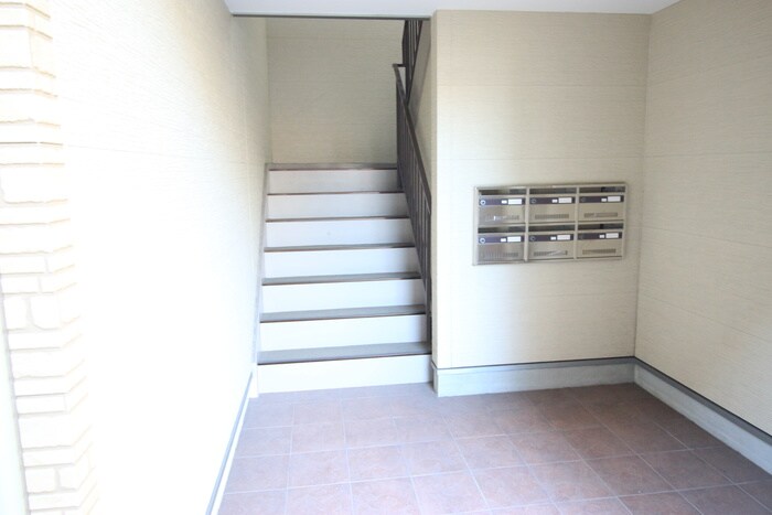 物件外観写真5　(エントランス部分)