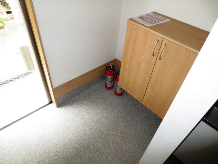 物件内観写真12　(玄関)