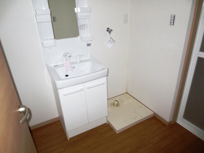 物件内観写真14　(洗濯機置場)