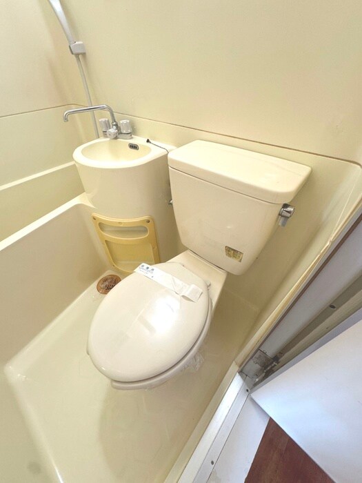 物件内観写真4　(トイレ)