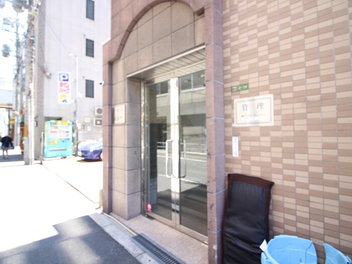 物件外観写真5　(エントランス部分)