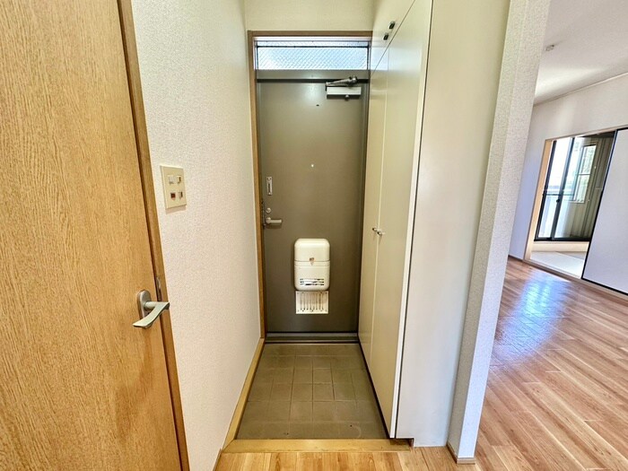物件内観写真19　(玄関)