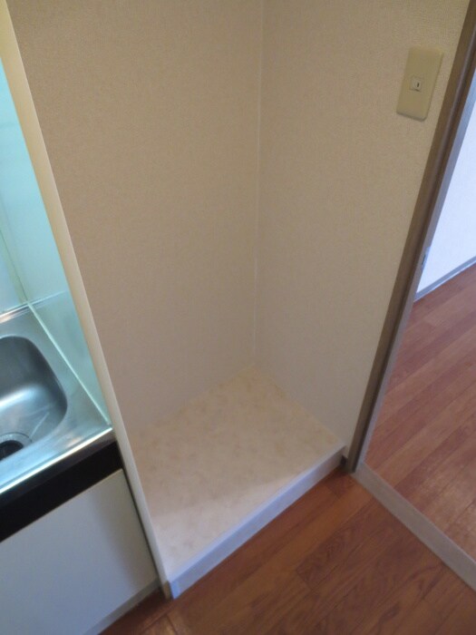 物件内観写真12　(洗濯機置場)