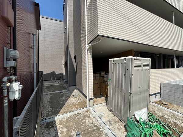 建築中