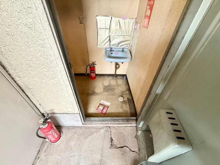 物件内観写真12　(玄関)