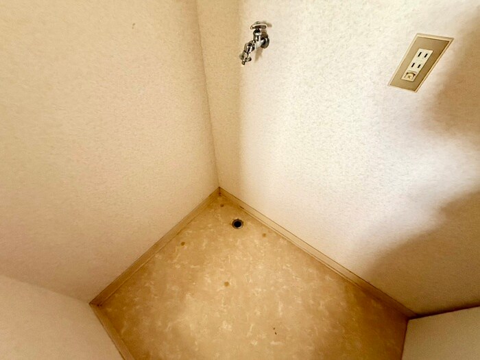 物件内観写真14　(洗濯機置場)