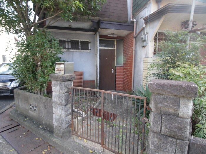 物件外観写真3　(エントランス部分)