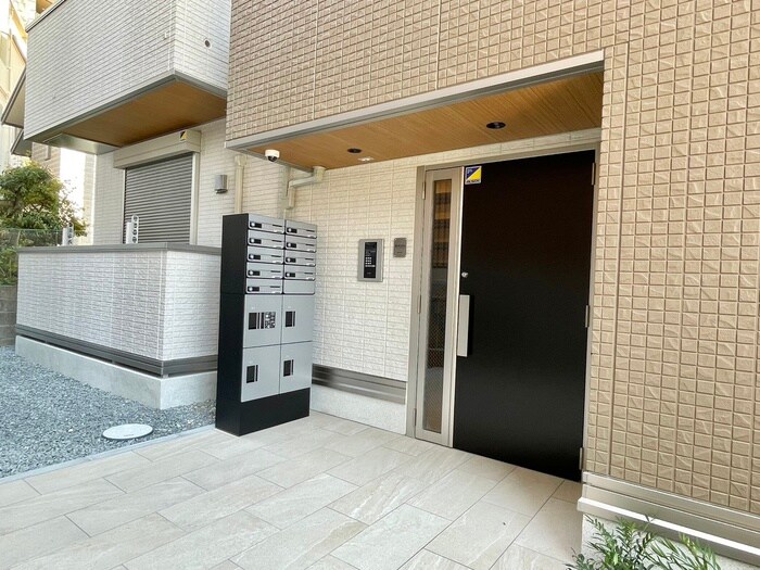 物件外観写真4　(エントランス部分)