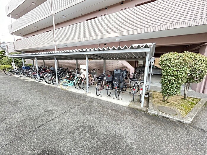 物件外観写真4　(駐輪場)