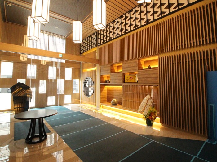 物件外観写真3　(エントランス部分)