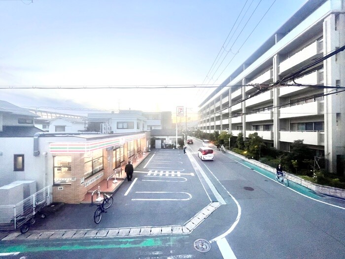 物件内観写真16　(室内からの展望)