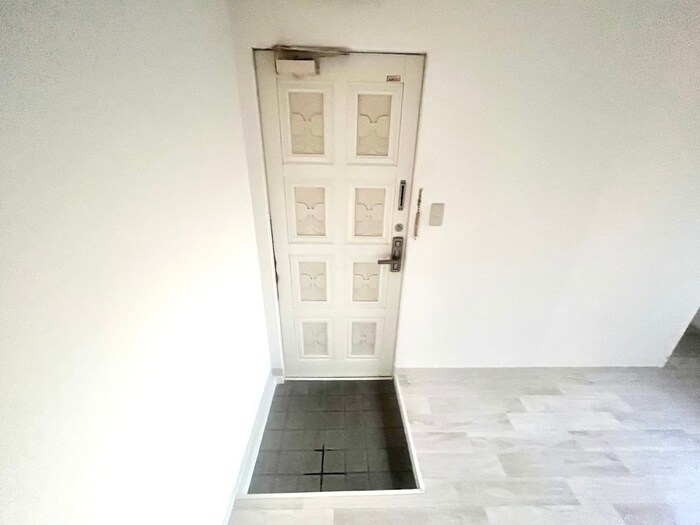 物件内観写真22　(玄関)