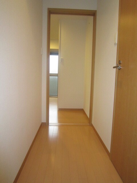 物件内観写真14　(廊下)