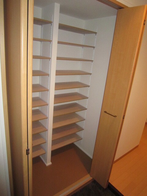 物件内観写真15　(靴箱)