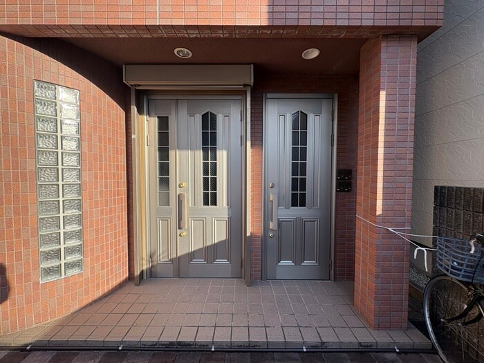 物件外観写真4　(エントランス部分)