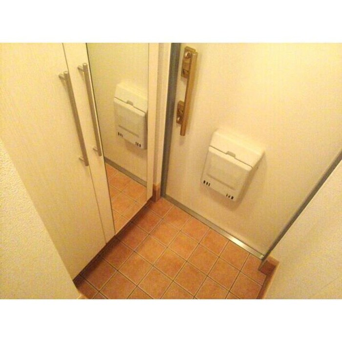 物件内観写真9　(玄関)