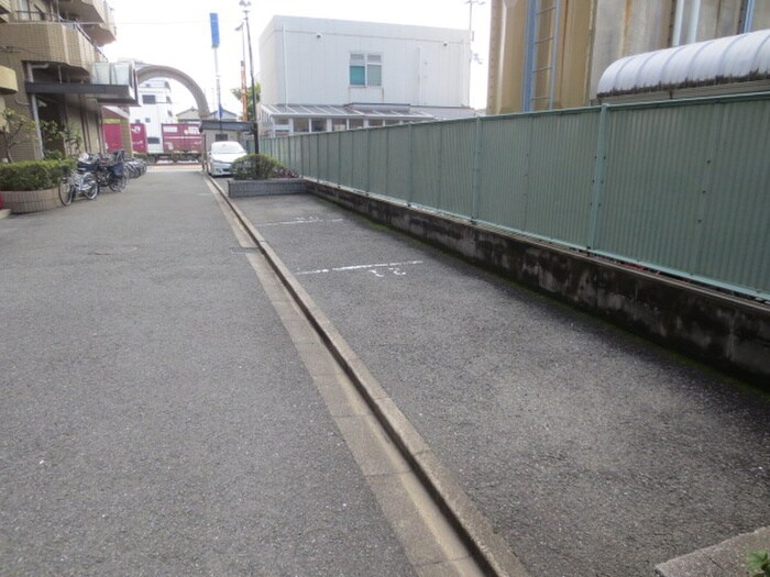 物件外観写真4　(駐車場)