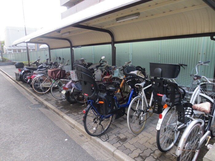 物件外観写真5　(駐輪場)