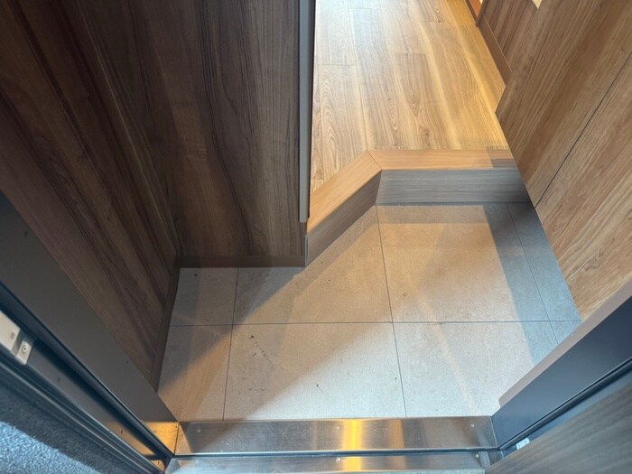 物件内観写真16　(玄関)