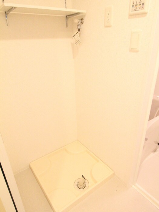 物件内観写真11　(洗濯機置場)