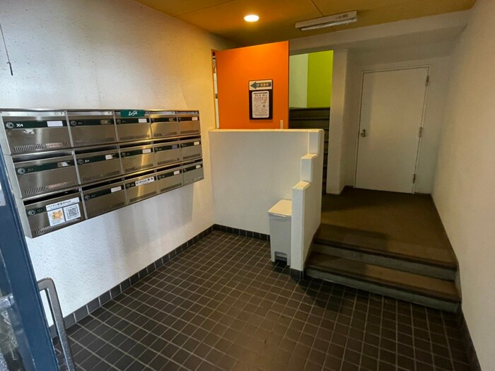 物件外観写真5　(エントランス部分)