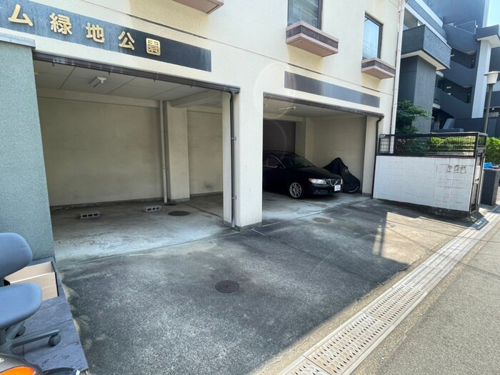 物件外観写真6　(駐車場)