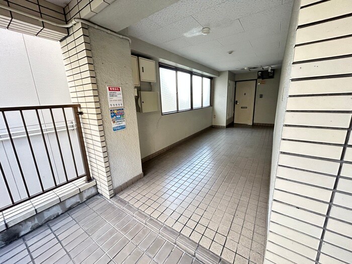 物件外観写真5　(エントランス部分)