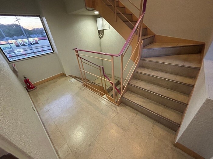 物件外観写真5　(エントランス部分)