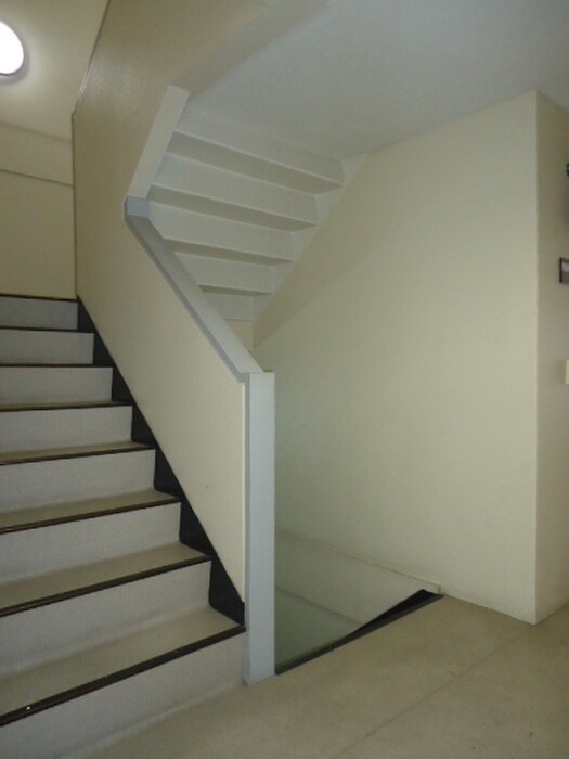 物件外観写真5　(エントランス部分)