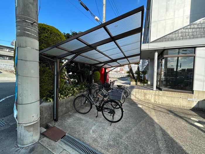物件外観写真5　(駐輪場)