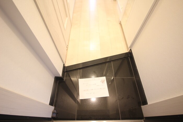 物件内観写真7　(玄関)