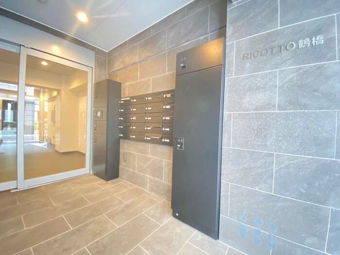 物件外観写真5　(エントランス部分)