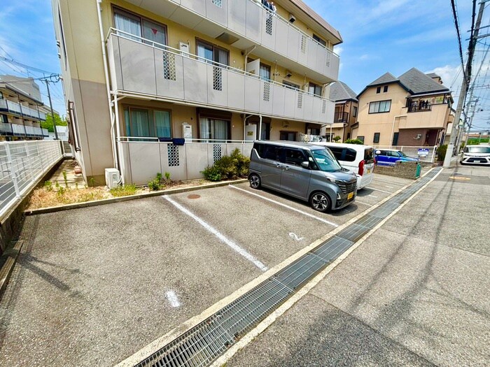 物件外観写真2　(駐車場)