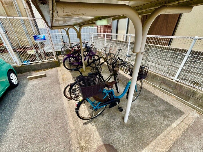 物件外観写真5　(駐輪場)