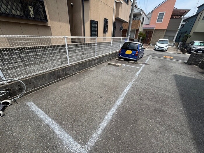 物件外観写真6　(駐車場)